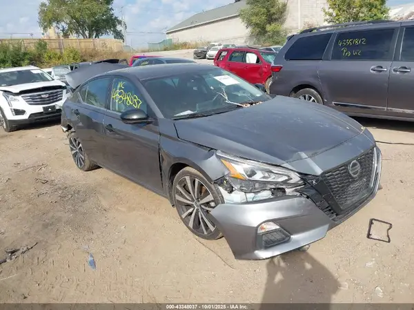 1N4AL4CV1MN348429 2021 NISSAN ALTIMA - Image 1