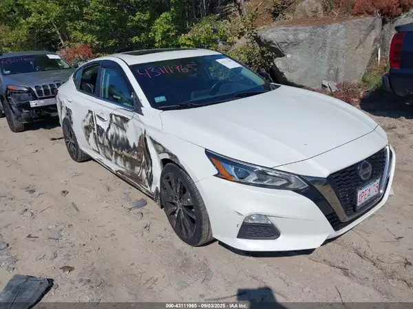 1N4AL4CV2MN391077 2021 NISSAN ALTIMA - Image 1