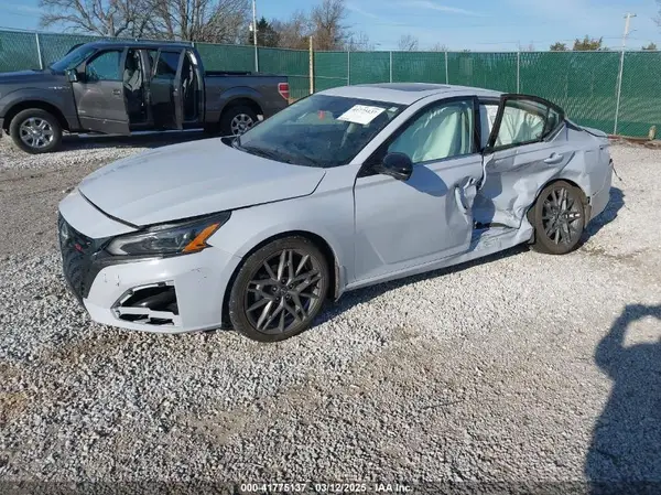 1N4AL4CV2PN335631 2023 NISSAN ALTIMA - Image 2