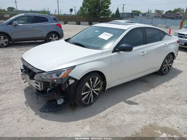 1N4AL4CV6KC259738 2019 NISSAN ALTIMA - Image 2