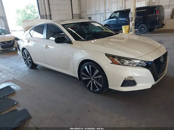 1N4AL4CVXMN392011 2021 NISSAN ALTIMA - Image 1