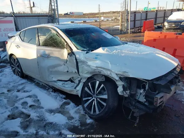 1N4AL4FV4LC171588 2020 NISSAN ALTIMA - Image 1