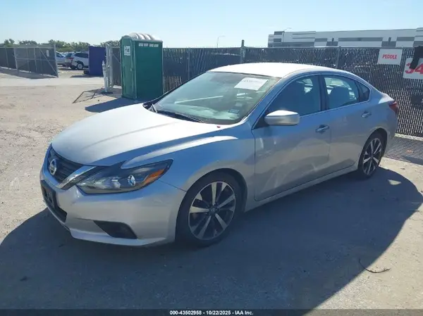 1N4BL3AP0HC135895 2017 NISSAN ALTIMA - Image 2
