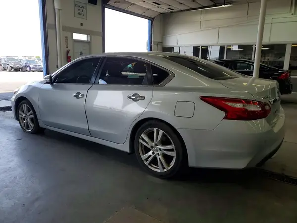 1N4BL3AP0HC146895 2017 NISSAN ALTIMA - Image 2