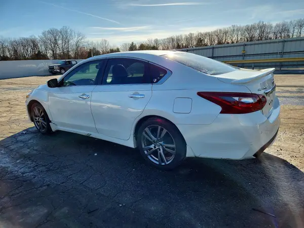 1N4BL3AP0JC136633 2018 NISSAN ALTIMA - Image 2