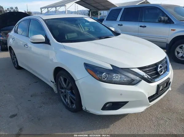 1N4BL3AP3JC134777 2018 NISSAN ALTIMA - Image 1