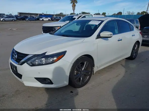 1N4BL3AP3JC134777 2018 NISSAN ALTIMA - Image 2