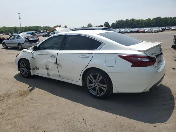 1N4BL3AP3JC171067 2018 NISSAN ALTIMA - Image 2