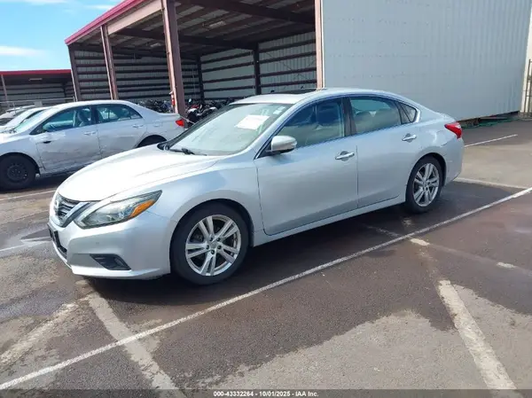 1N4BL3AP8HC160088 2017 NISSAN ALTIMA - Image 2