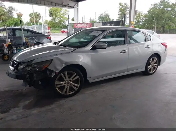1N4BL3AP8HC208866 2017 NISSAN ALTIMA - Image 2