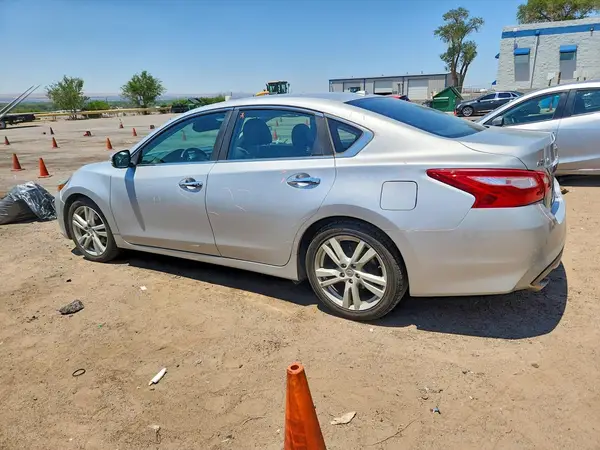 1N4BL3AP9HC177899 2017 NISSAN ALTIMA - Image 2