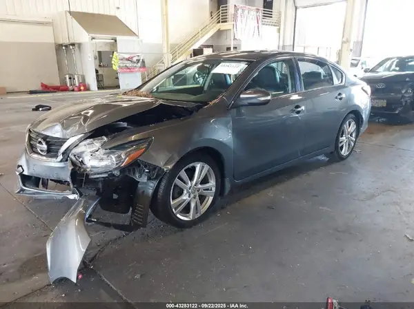 1N4BL3AP9HC294687 2017 NISSAN ALTIMA - Image 2