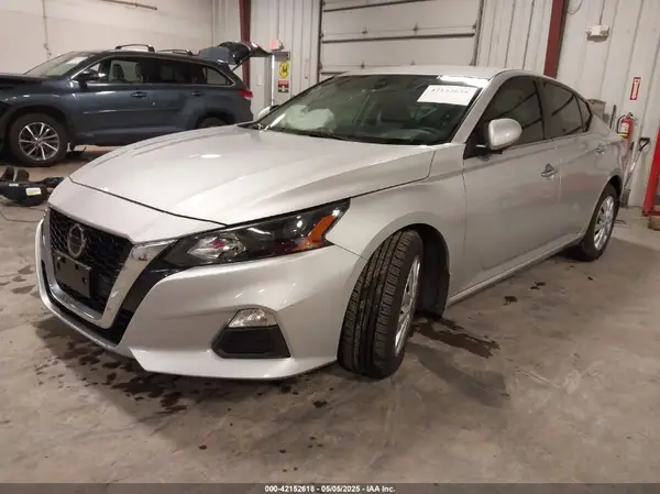 1N4BL4BV4NN373817 2022 NISSAN ALTIMA - Image 2