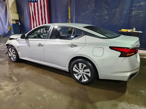 1N4BL4BV4PN372086 2023 NISSAN ALTIMA - Image 2