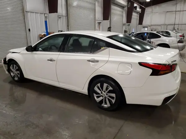 1N4BL4BV9RN381384 2024 NISSAN ALTIMA - Image 2