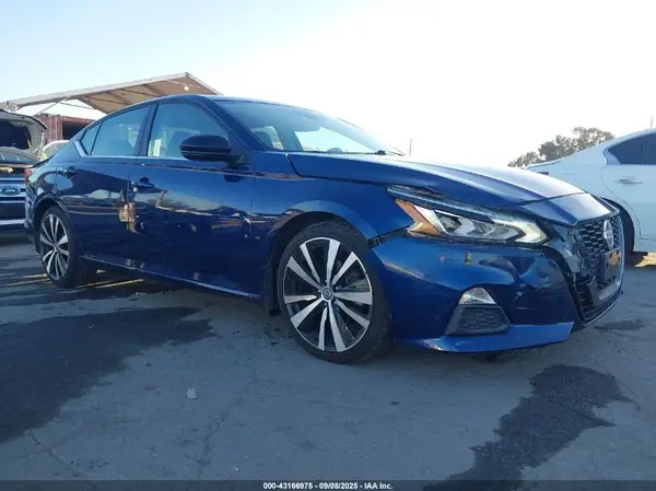 1N4BL4CV0LN319359 2020 NISSAN ALTIMA - Image 1