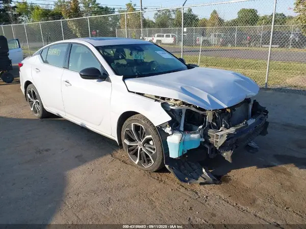 1N4BL4CV0PN352531 2023 NISSAN ALTIMA - Image 1
