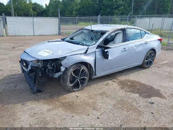1N4BL4CV0RN388769 2024 NISSAN ALTIMA - Image 2