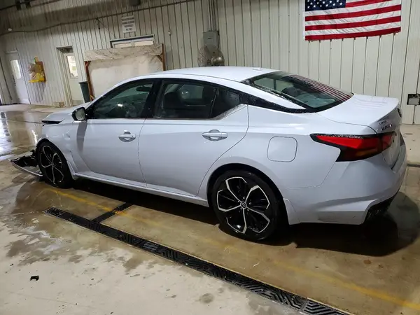 1N4BL4CV0RN415825 2024 NISSAN ALTIMA - Image 2