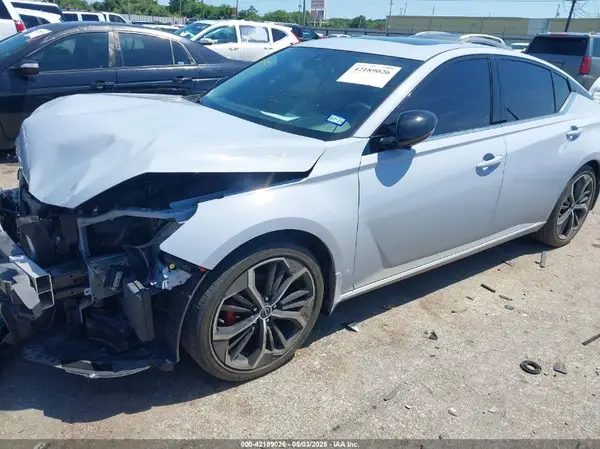 1N4BL4CV1RN326118 2024 NISSAN ALTIMA - Image 2