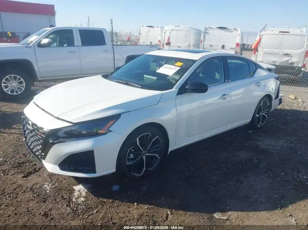 1N4BL4CV1RN334879 2024 NISSAN ALTIMA - Image 2