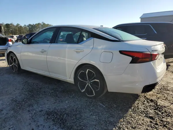 1N4BL4CV1RN385377 2024 NISSAN ALTIMA - Image 2