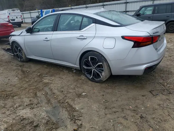 1N4BL4CV1RN389767 2024 NISSAN ALTIMA - Image 2