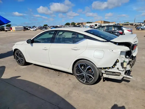 1N4BL4CV1RN392359 2024 NISSAN ALTIMA - Image 2