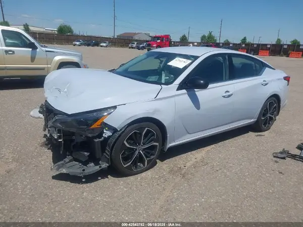 1N4BL4CV1RN395651 2024 NISSAN ALTIMA - Image 2