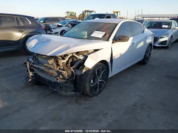 1N4BL4CV1RN403845 2024 NISSAN ALTIMA - Image 2