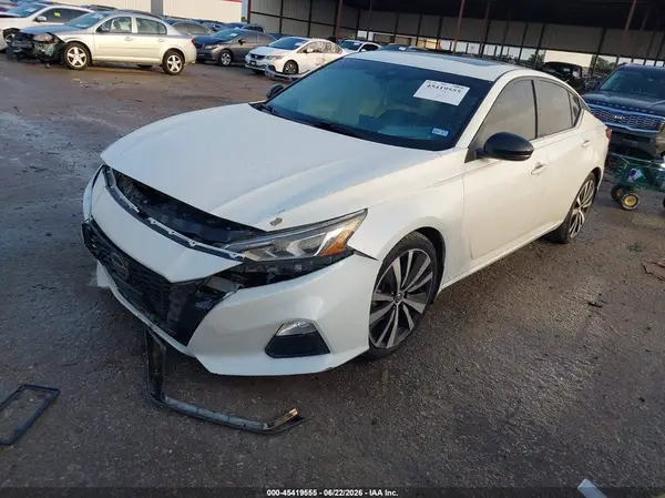 1N4BL4CV2LN318570 2020 NISSAN ALTIMA - Image 2