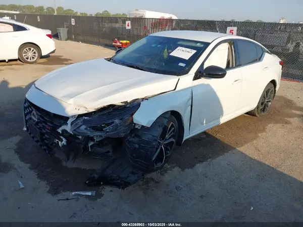 1N4BL4CV2PN349825 2023 NISSAN ALTIMA - Image 2