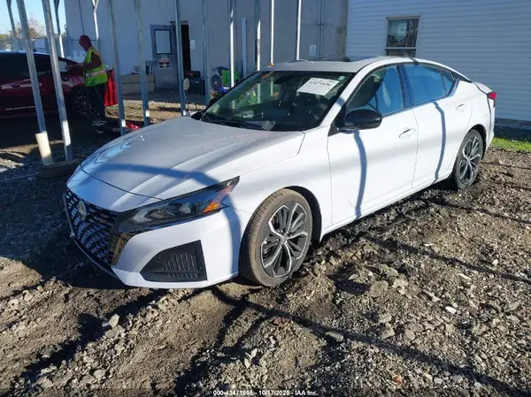 1N4BL4CV2RN326547 2024 NISSAN ALTIMA - Image 2
