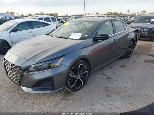 1N4BL4CV2RN404311 2024 NISSAN ALTIMA - Image 2