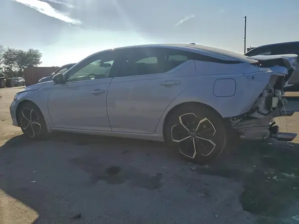 1N4BL4CV2RN420329 2024 NISSAN ALTIMA - Image 2