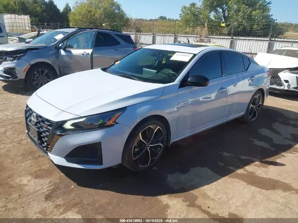 1N4BL4CV3PN352085 2023 NISSAN ALTIMA - Image 2