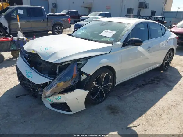 1N4BL4CV3PN369565 2023 NISSAN ALTIMA - Image 2