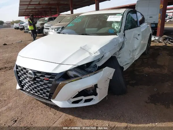 1N4BL4CV3RN304427 2024 NISSAN ALTIMA - Image 2