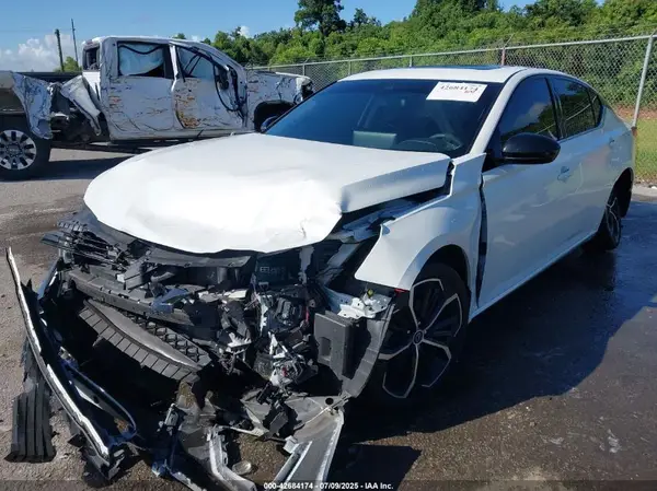 1N4BL4CV3RN340893 2024 NISSAN ALTIMA - Image 2