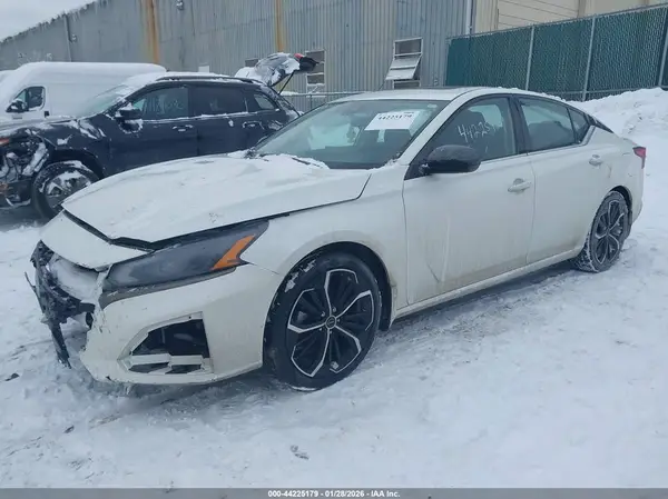 1N4BL4CV3RN343177 2024 NISSAN ALTIMA - Image 2