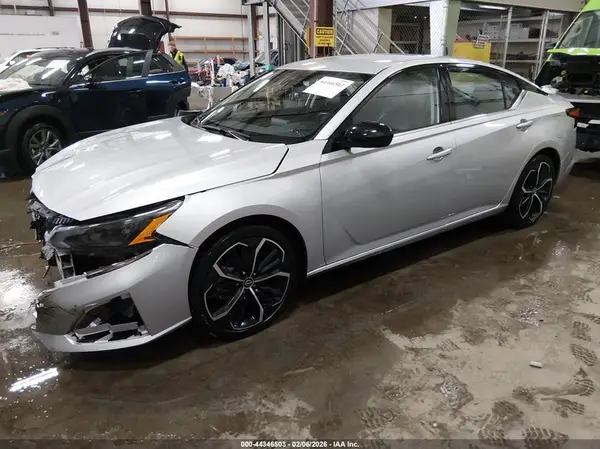 1N4BL4CV3RN363333 2024 NISSAN ALTIMA - Image 2