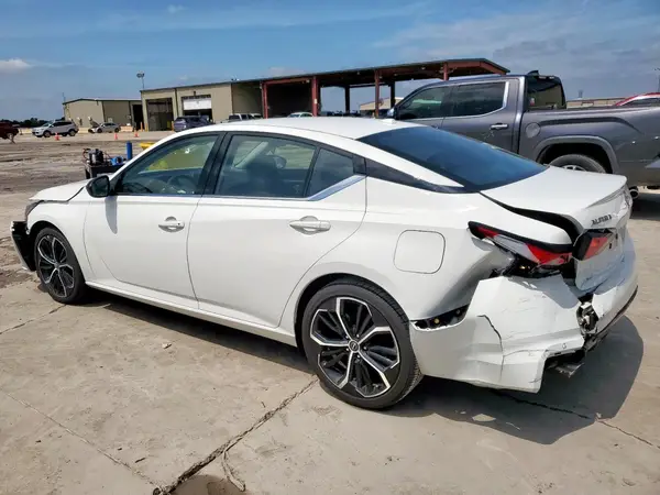 1N4BL4CV3RN367284 2024 NISSAN ALTIMA - Image 2