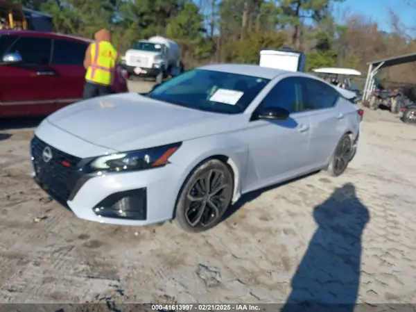 1N4BL4CV3RN435809 2024 NISSAN ALTIMA - Image 2