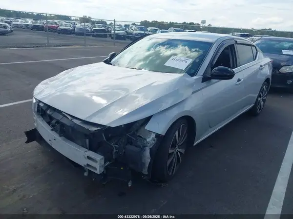 1N4BL4CV4NN316970 2022 NISSAN ALTIMA - Image 2