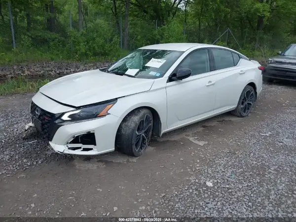 1N4BL4CV4PN319404 2023 NISSAN ALTIMA - Image 2