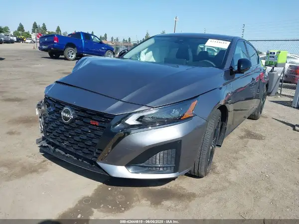1N4BL4CV4PN363645 2023 NISSAN ALTIMA - Image 2