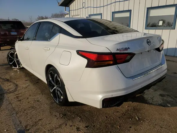 1N4BL4CV4PN388030 2023 NISSAN ALTIMA - Image 2