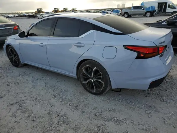 1N4BL4CV4RN315923 2024 NISSAN ALTIMA - Image 2