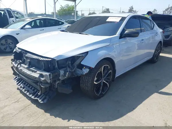 1N4BL4CV4RN339414 2024 NISSAN ALTIMA - Image 2