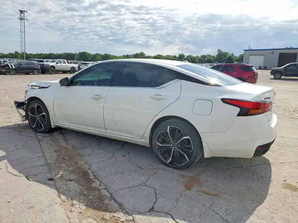 1N4BL4CV4RN367519 2024 NISSAN ALTIMA - Image 2
